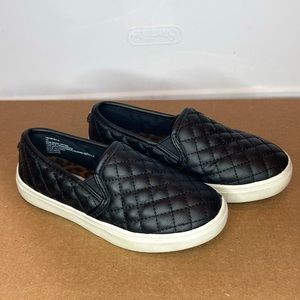 Steve Madden quilted black leather slippers